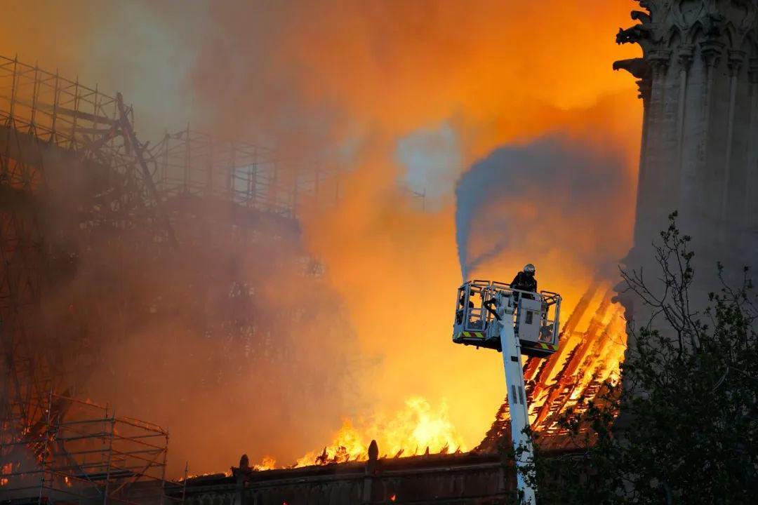 城市建筑火灾场景下的应急通信系统解决方案